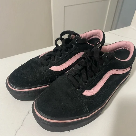 Vans.  Lazy Oaf Black and Pink Heart Sneakers - Picture 3 of 5